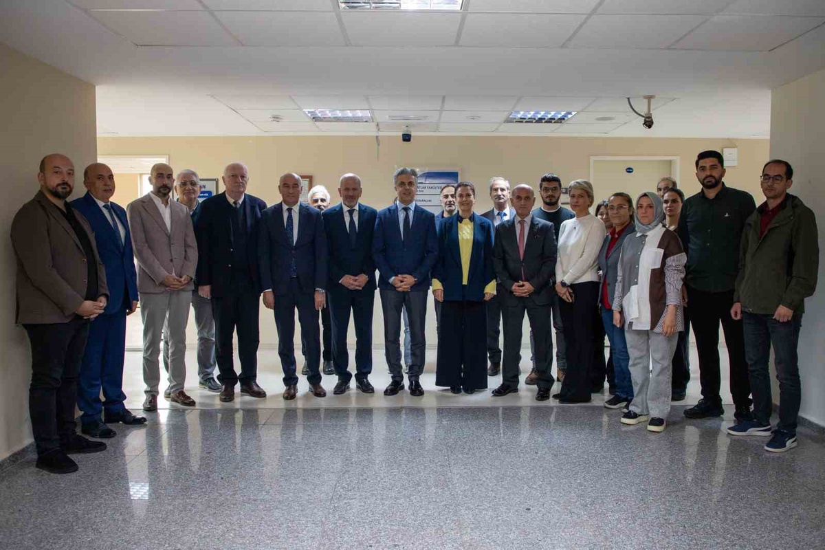Prof. Dr. Abdulkadir Gül, EBYÜ Güzel Sanatlar Fakültesi dekanlığını devraldı