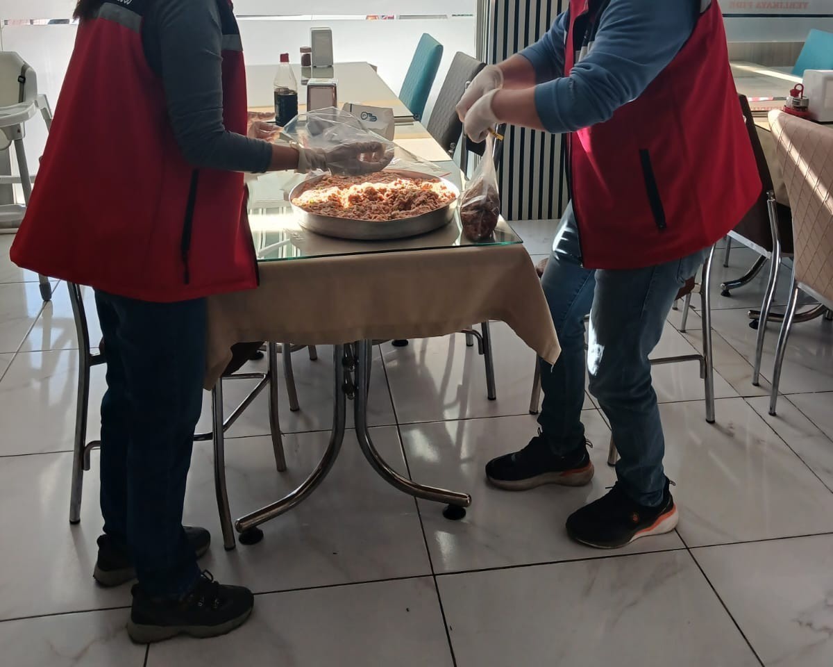 Uşak'ta et ürünlerinden alınan numuneler Bakanlık laboratuvarlarına gönderildi