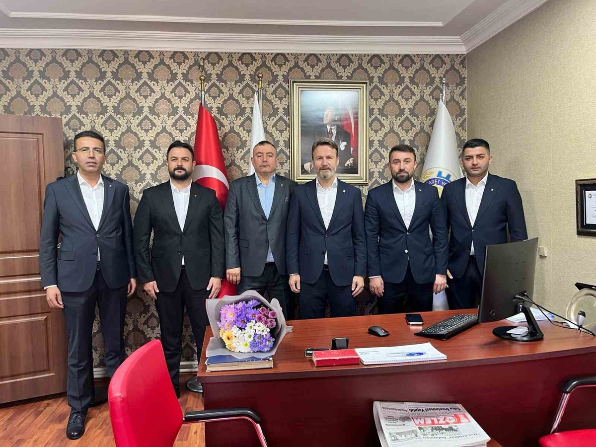 VTSO'da seçim sonrası devir teslim yapıldı, Dursun Atak başkanlığı devraldı