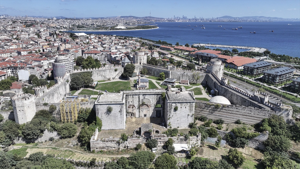 Yedikule'deki 1600 yıllık Altın Kapı, zafer törenleri işlevini zamanla kaybetti