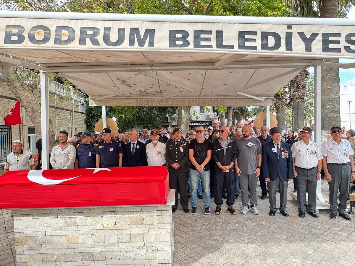 77 yaşındaki Kıbrıs Gazisi Hüsnü Şengöz Bodrum'da toprağa verildi