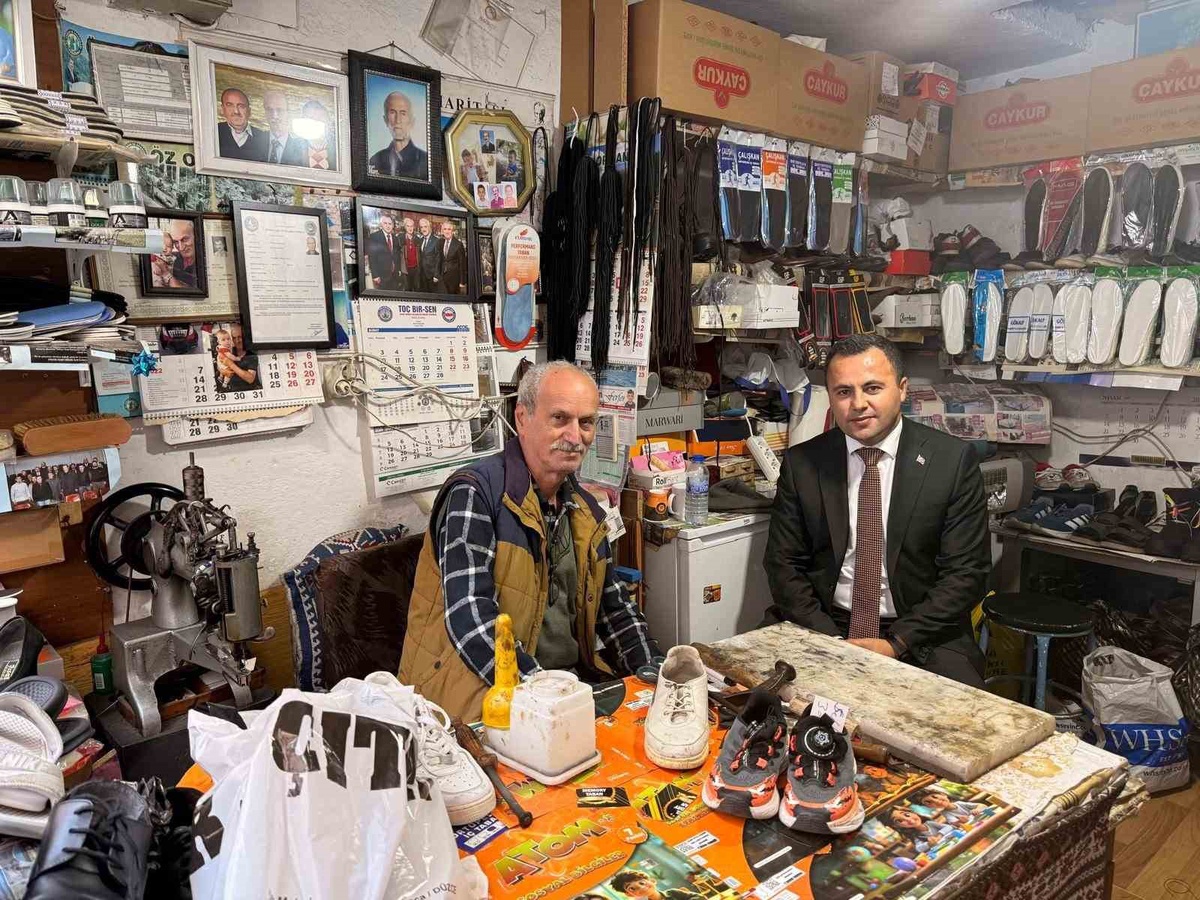 Akçakoca Kaymakamı, kunduracı ustalarıyla buluşup mesleğin durumunu konuştu