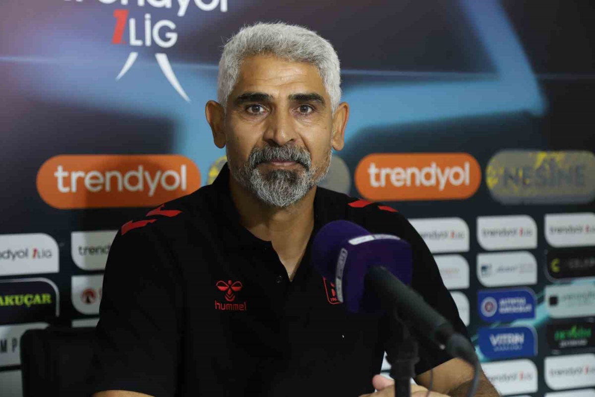Bandırmaspor, Sivasspor'la 1-1 berabere kaldı; teknik direktörler maçı değerlendirdi.