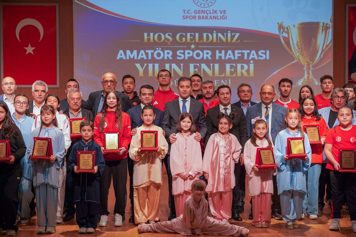 Bolu'da Yılın Enleri Ödül Töreni'nde başarılı sporcular ödüllendirildi
