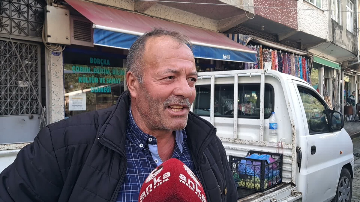 Borçka'da emekli, 25 bin 300 liralık aylığının 10 gün yettiğini söyledi