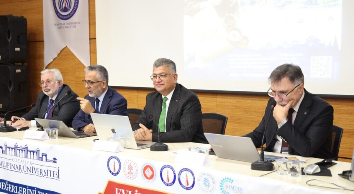 DPÜ'de düzenlenen Evliya Çelebi sempozyumunda 5 oturumda 21 bildiri sunuldu