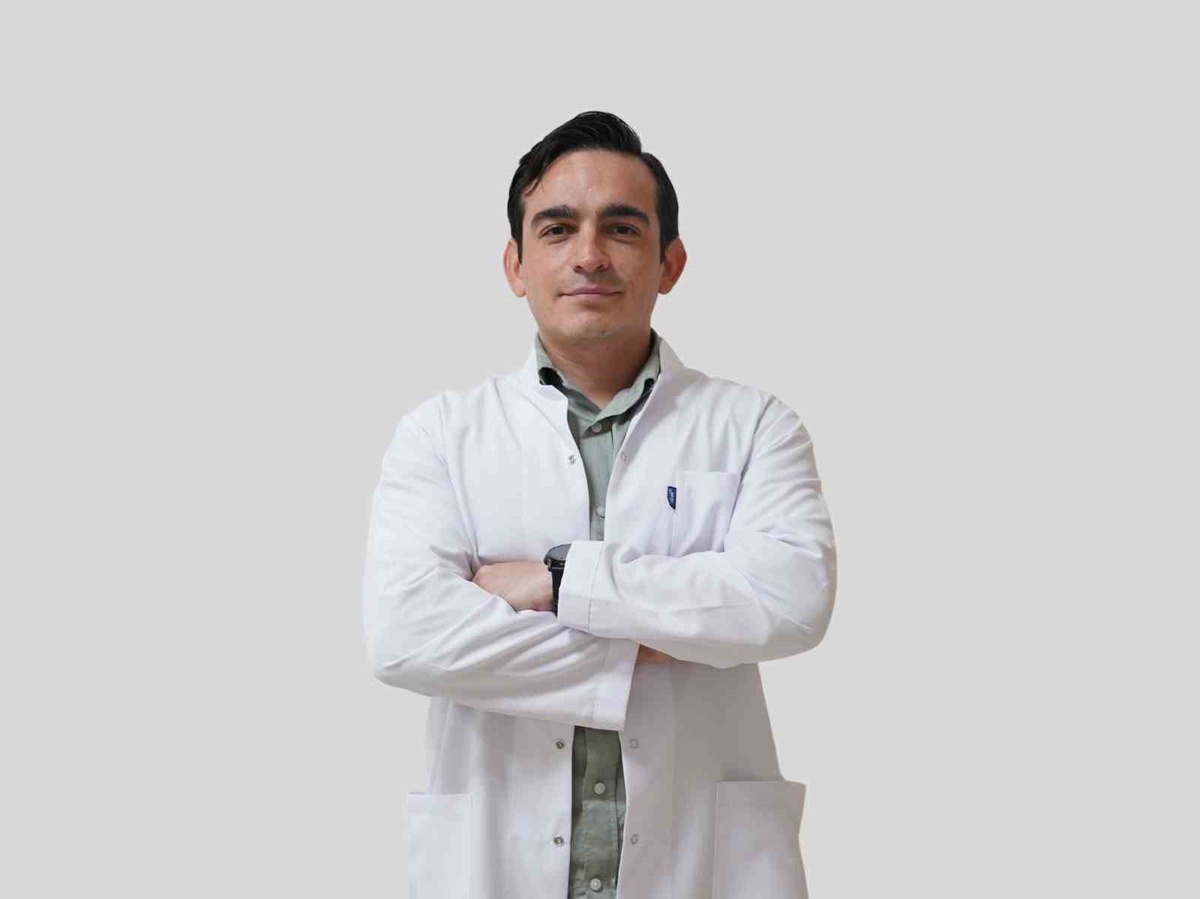 Dr. Çamlıca, 40 yaşından önce başlayan 3 aydan uzun bel/sırt ağrılarına dikkat çekti