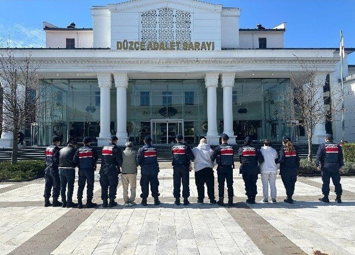 Düzce merkezli yapay zeka borsa dolandırıcılığında 9 şüpheli tutuklandı