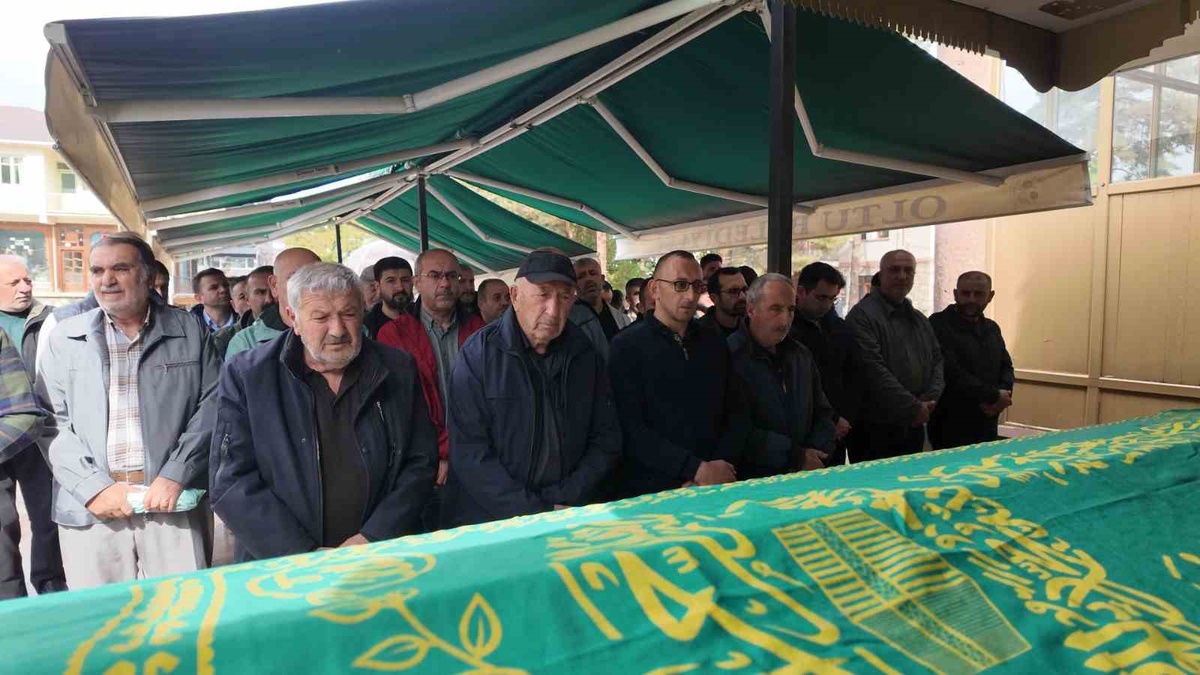 Erzurum Oltu'da eski esnaflardan Abdullah Taşçı kalp krizinden hayatını kaybetti