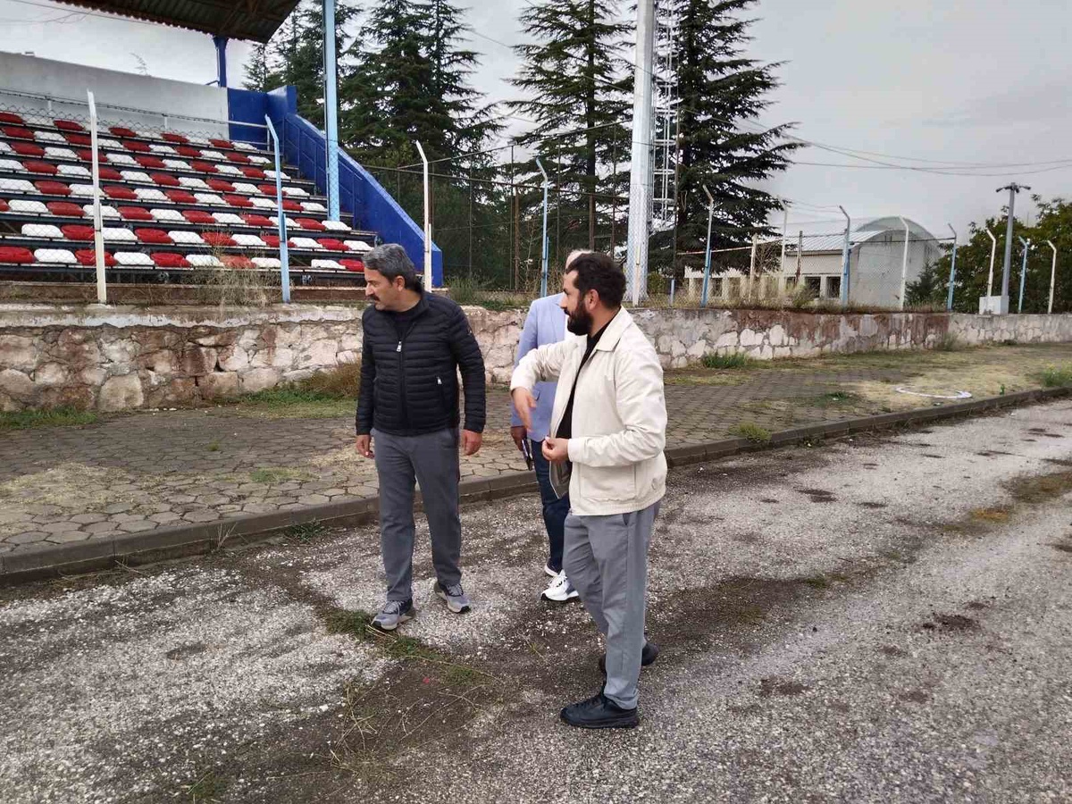 Eskişehir'de Necdet Yıldırım Spor Sahası'nda yenileme çalışmaları sürüyor