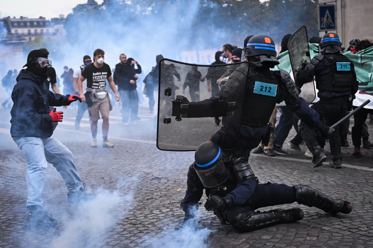 Fransa'da devam eden öğrenci protestolarında 160 binden fazla kişi sokağa indi