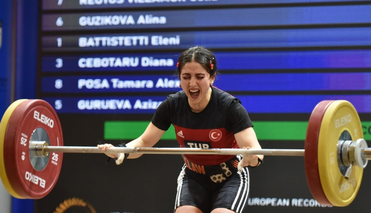 Gamze Altun, U-23 Avrupa Halter Şampiyonası'nda 2 Avrupa rekoru kırıp şampiyon oldu