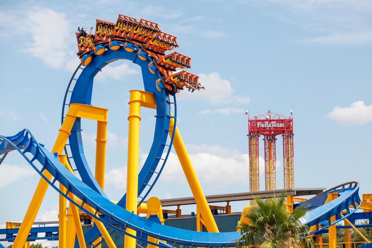 Georgia'da Six Flags'te hız treni kazasında 1 kişi öldü, birden fazla kişi yaralandı