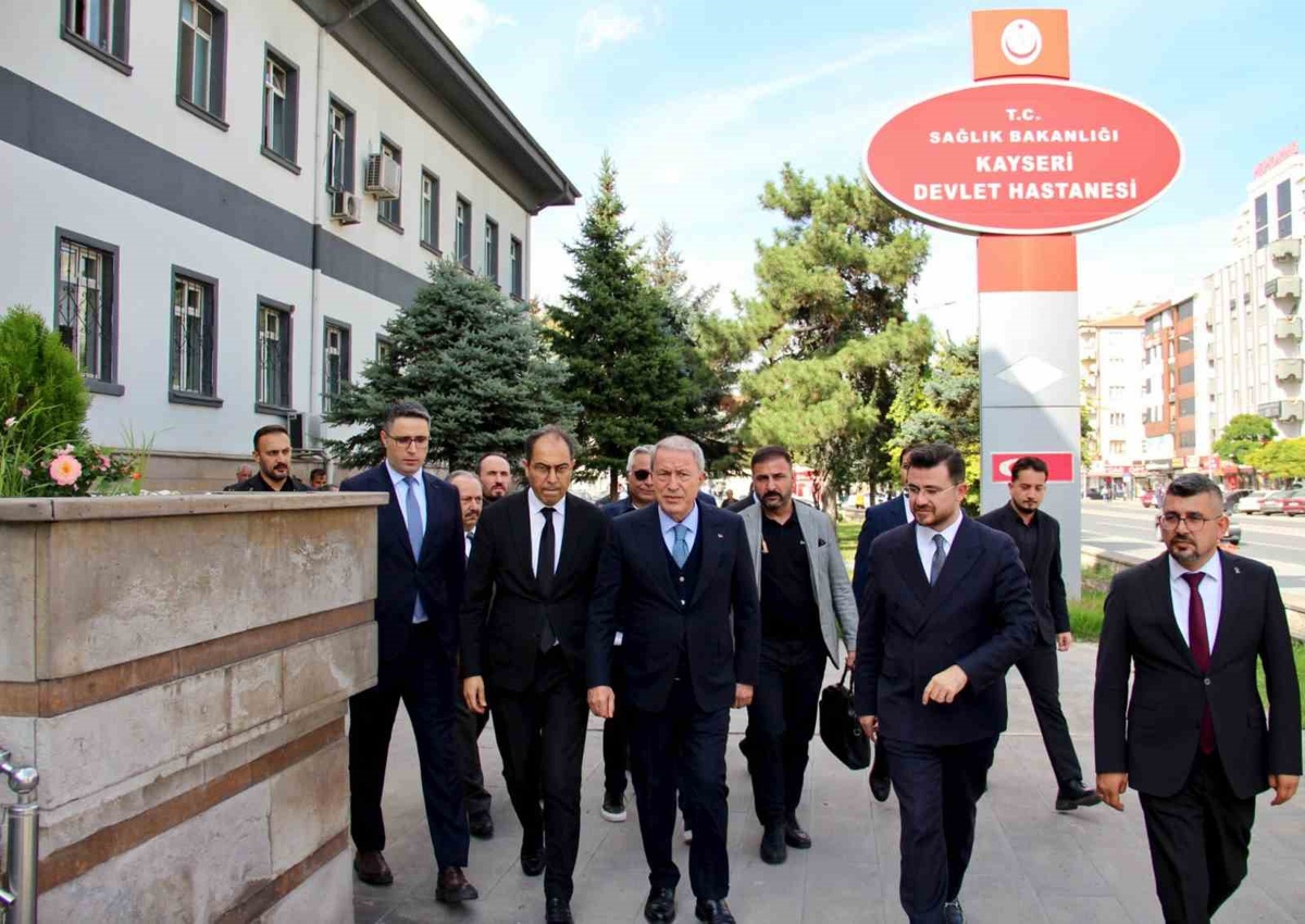 Hulusi Akar, Kayseri Devlet Hastanesi’nde sağlık yatırımlarını yerinde inceledi