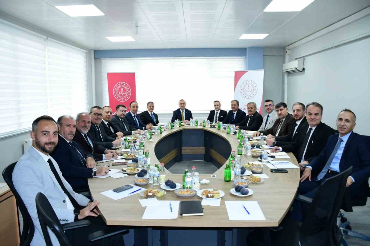 İlçe Milli Eğitim Müdürleri Eskişehir İnönü'de Sinan Aydın başkanlığında toplandı