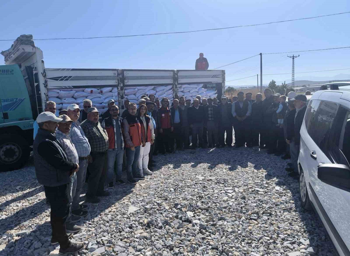 İscehisar'da Tarım ve Orman Müdürlüğü üreticilere hibe destekli buğday tohumu dağıttı