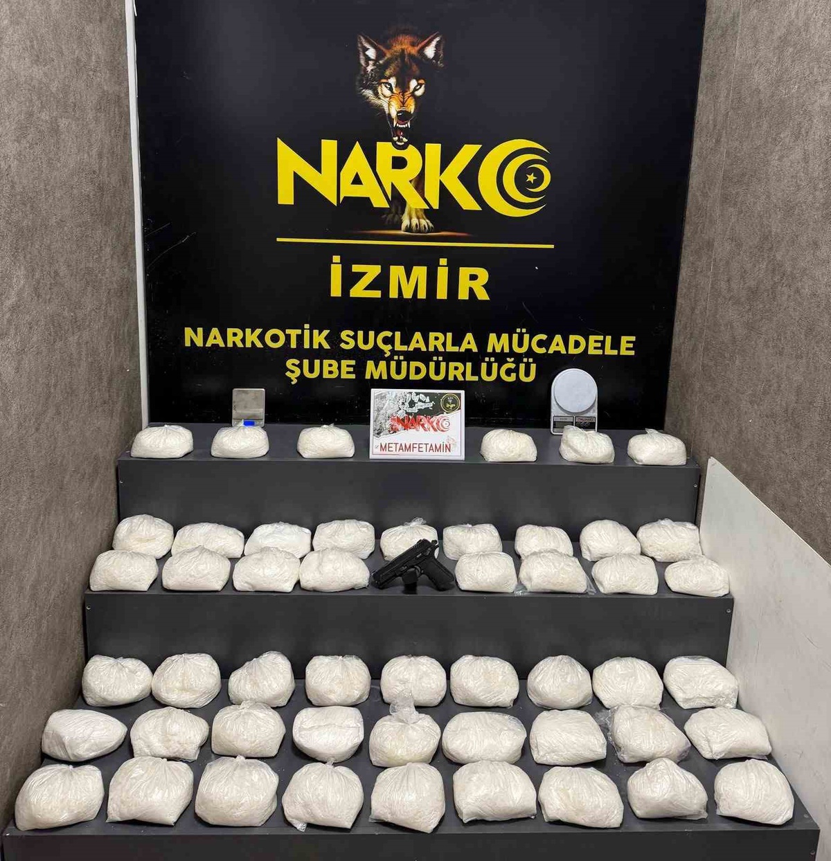 İzmir Karabağlar'da 32 kilo 450 gram metamfetamin ele geçirildi, şüpheli tutuklandı