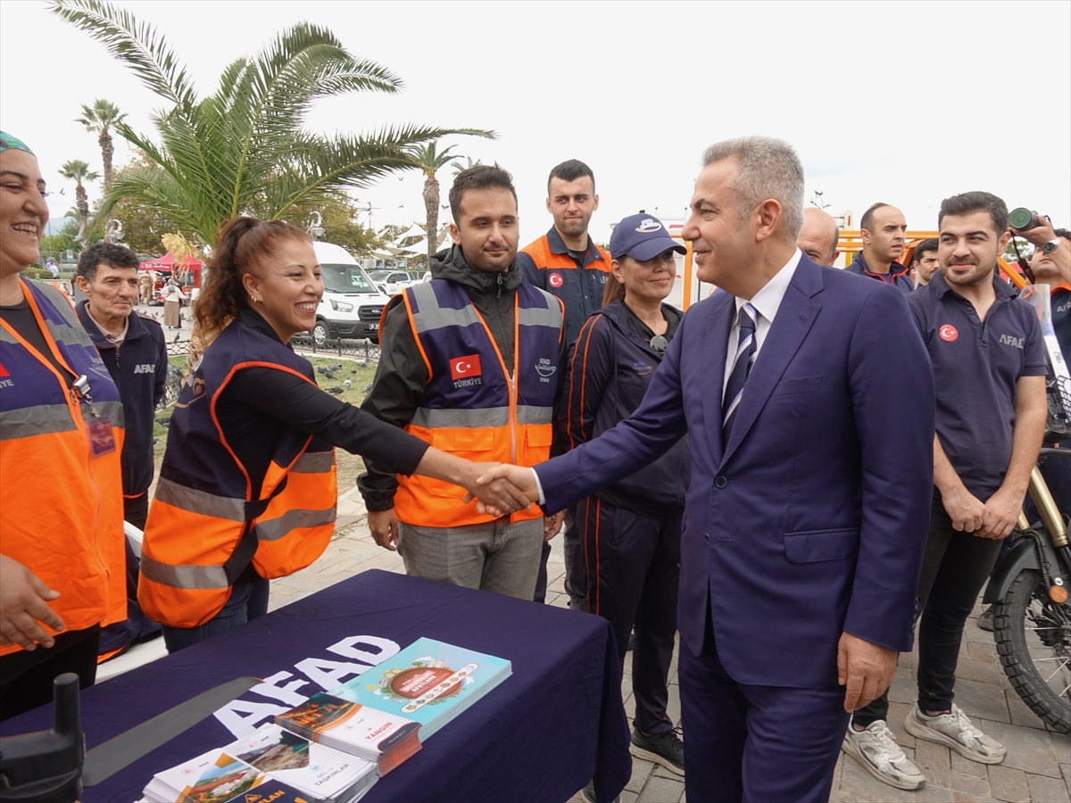 İzmir Konak'ta afet farkındalık etkinliğinde 137 personel görev aldı