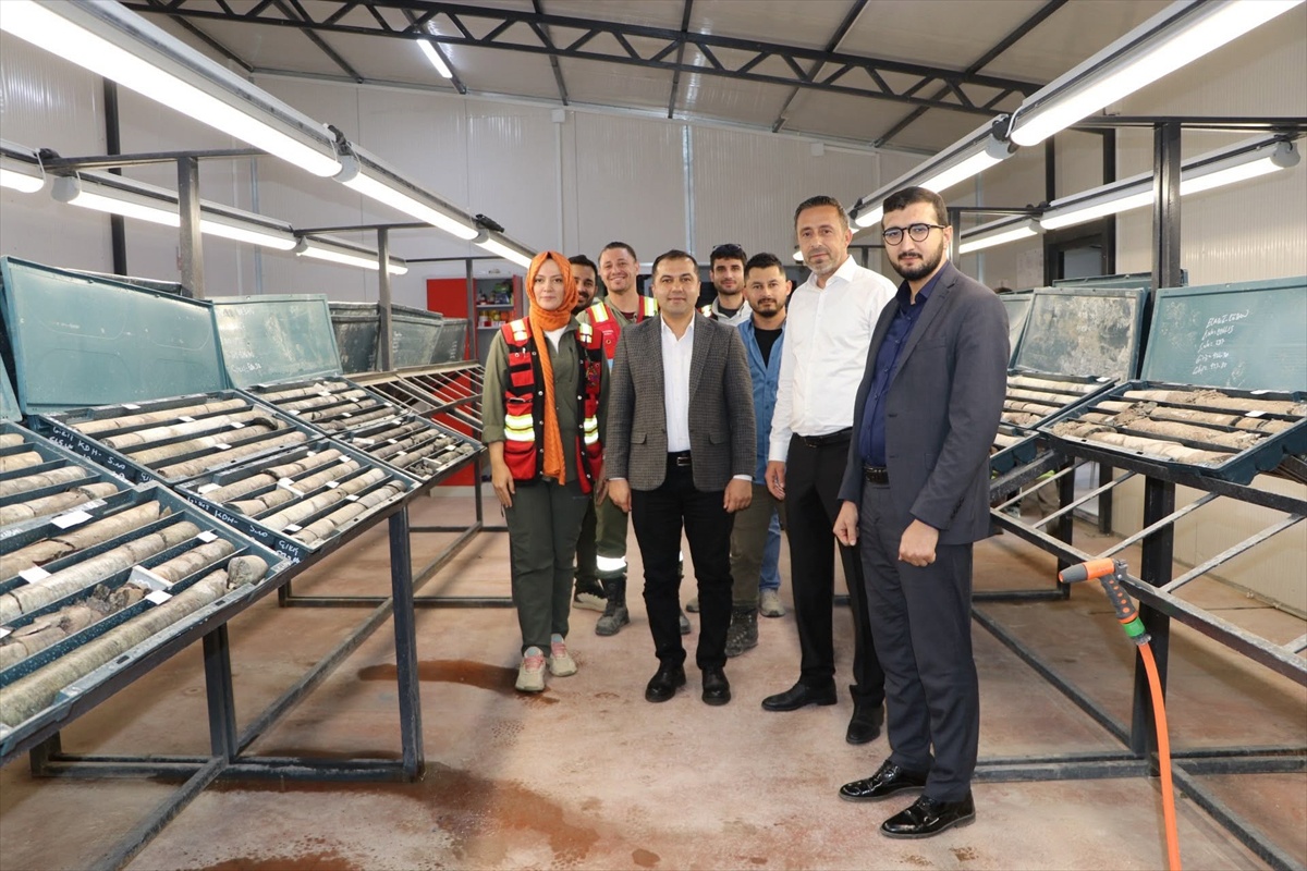 Keban Kaymakamı Onur, madencilik şirketinin tesislerini ziyaret ederek bilgi aldı