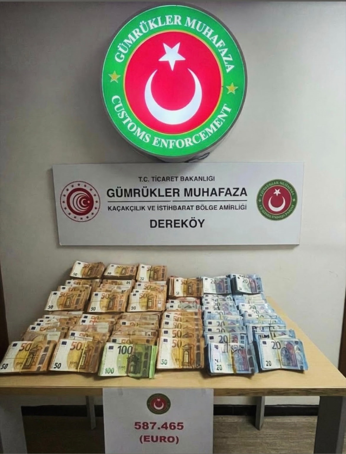 Kırklareli'nde gizli bölmede 587 bin 465 Avro ele geçirildi, sürücü gözaltına alındı