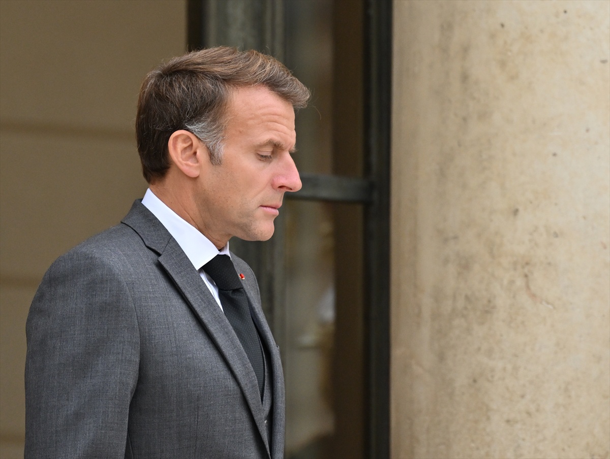 Macron, Çad Cumhurbaşkanı'nı Elysee'de ağırladı; savunma niyet beyanı imzalandı