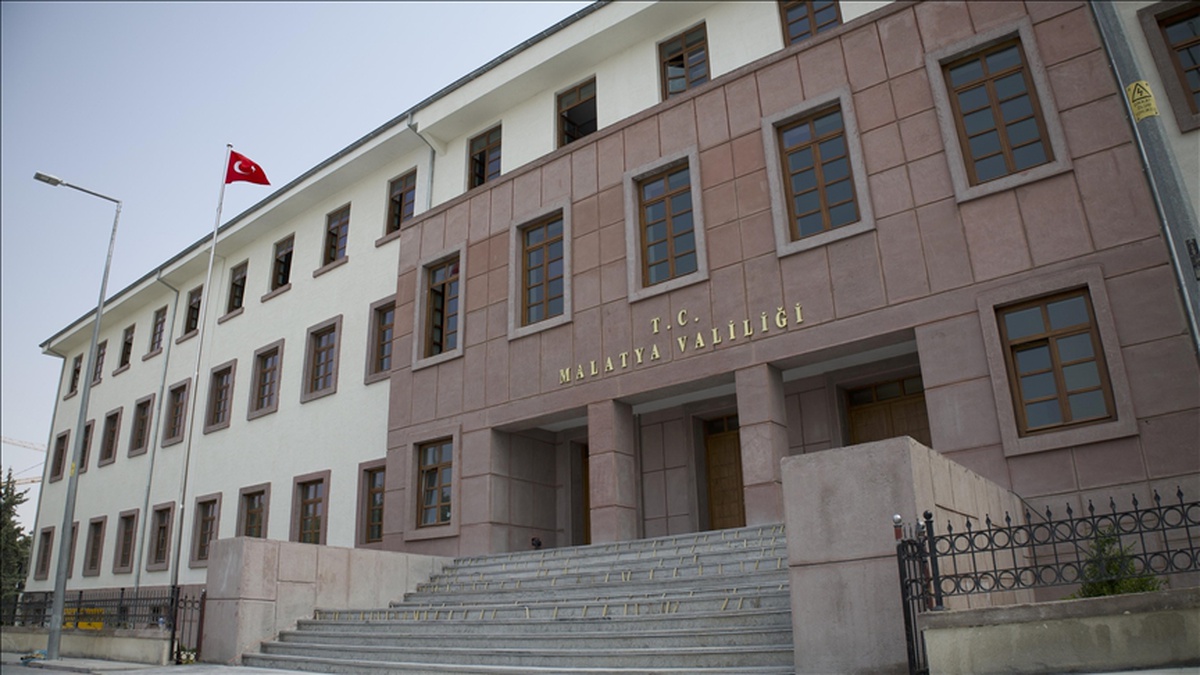 Malatya merkezli yıkım soruşturmasında 3'ü kamu görevlisi olan 14 şüpheli tutuklandı