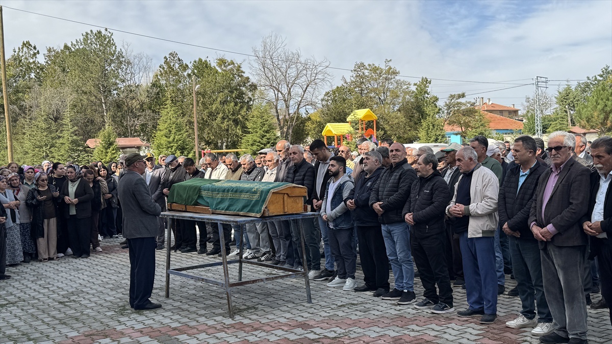 Manisa Akhisar'da tur otobüsü kazasında ölen 64 yaşındaki kadın Konya'da defnedildi