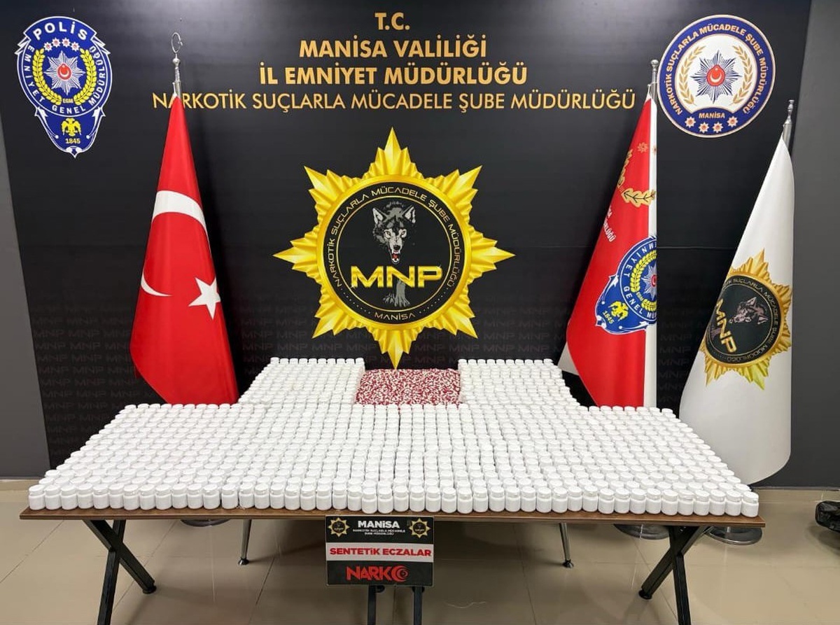 Manisa'da uyuşturucu operasyonunda 2 şüpheli tutuklandı, 57 bin hap ele geçirildi