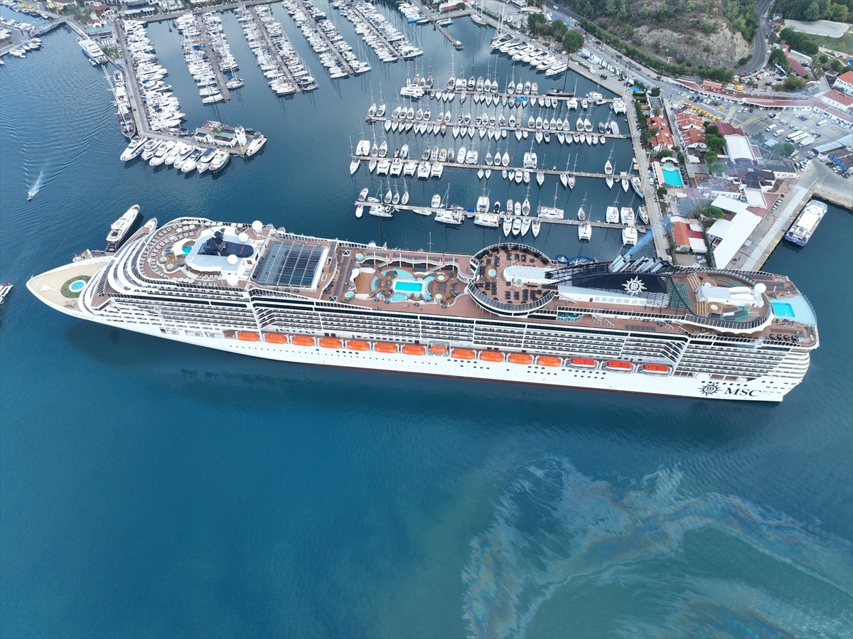 Marmaris'e Panama bayraklı MSC Divina ile 3 bin 749 turist geldi