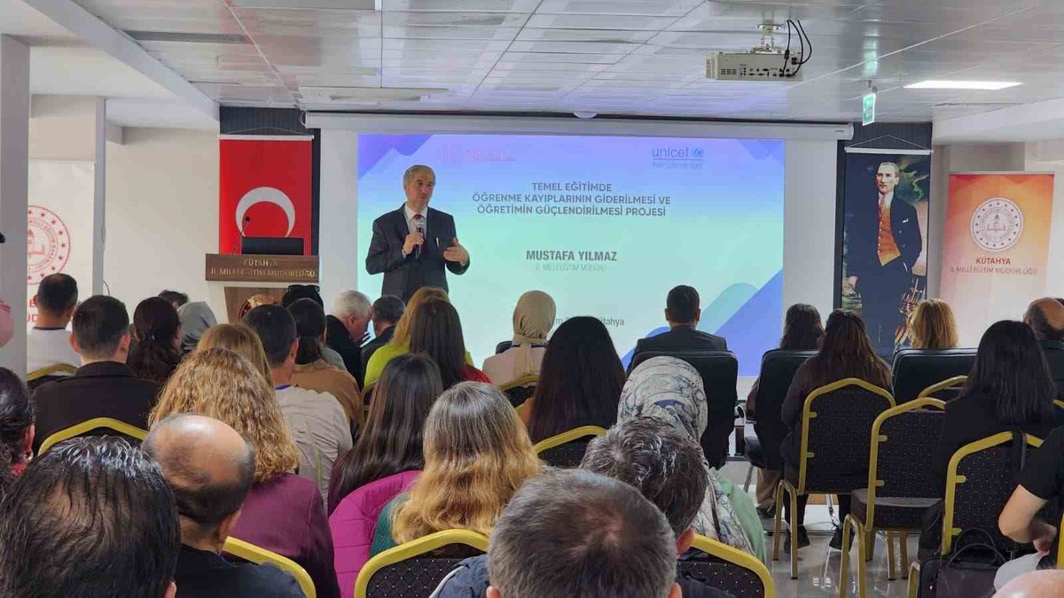 MEB ve UNICEF'in öğrenme kayıpları projesinde eğitici eğitimi Kütahya'da başladı
