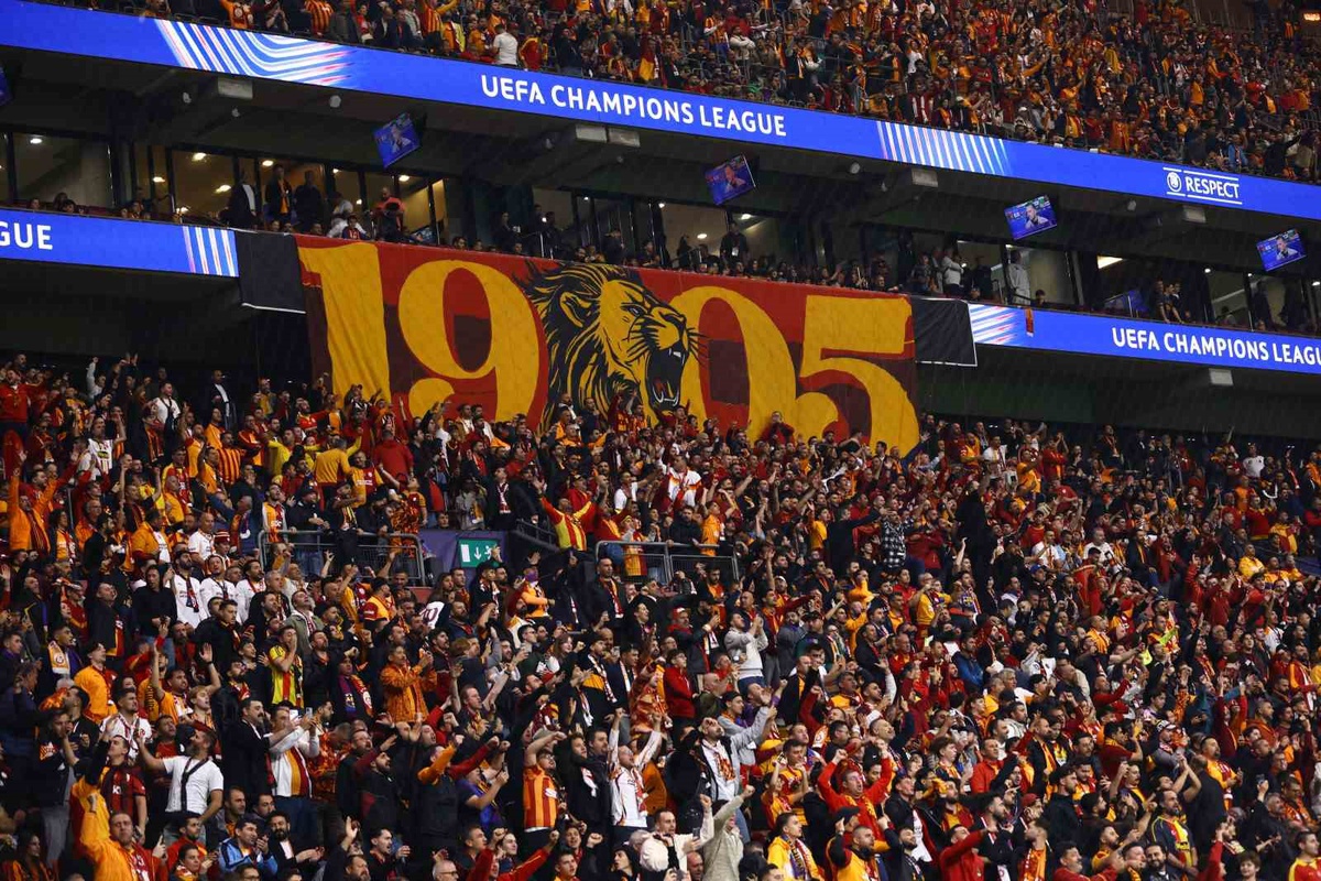 Okan Buruk Barça karşısında 3 değişiklik yaptı, Osimhen 39 gün sonra 11'de başladı