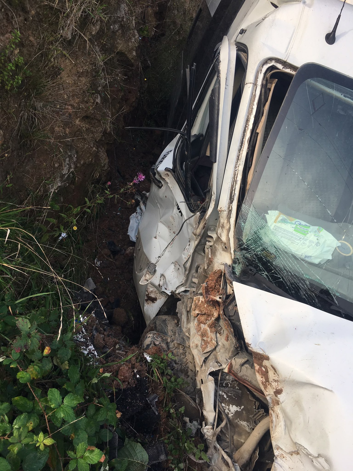 Ordu Ünye'de okul servis minibüsü şarampole yuvarlandı, 5 öğrenci ve sürücü yaralandı