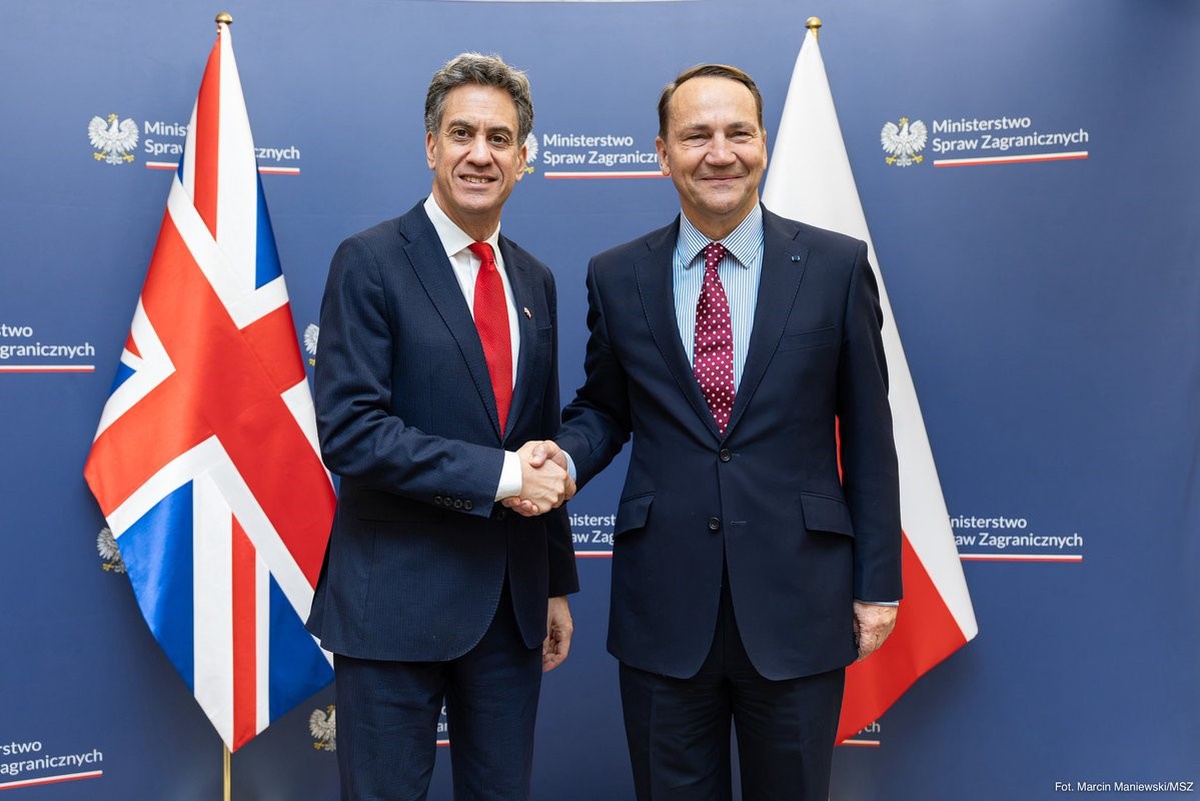 Polonya Dışişleri Bakanı Sikorski, Ukrayna'ya kesintisiz destek sözü verdi