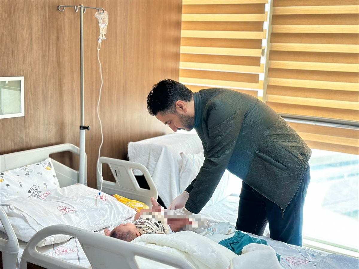 Siirt'te 3 aylık bebeğe testis torsiyonu ameliyatı başarıyla yapıldı
