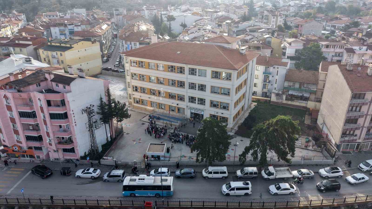 Tokat merkezinde öğrenciler dezenfeksiyon sonrası yeniden ders başı yaptı