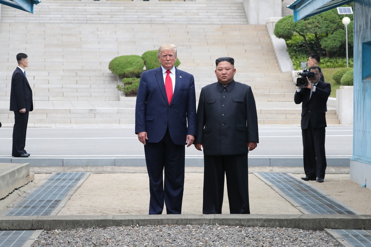 Trump, kasım ayındaki Asya ziyaretinde Kim Jong-un ile görüşebileceğini söyledi
