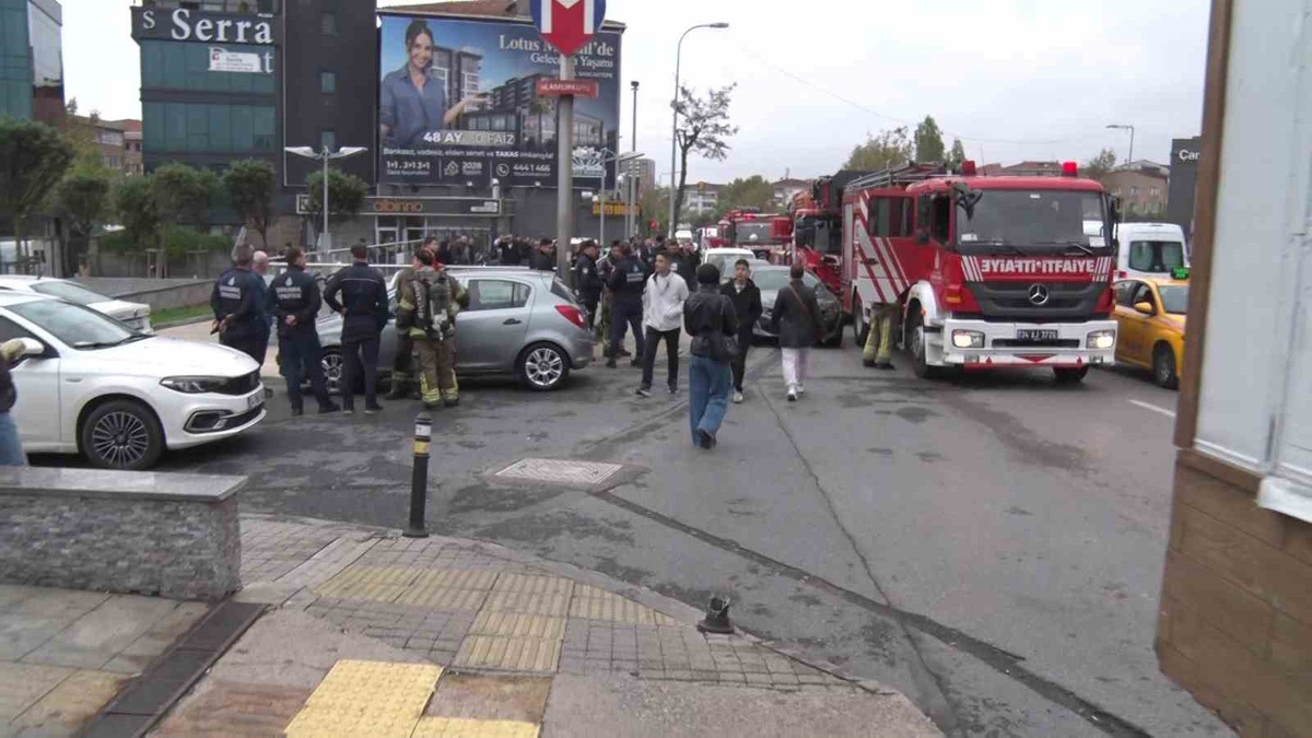 Ümraniye'de trafo patlaması iddiasıyla çıkan yangın metro seferlerini aksattı