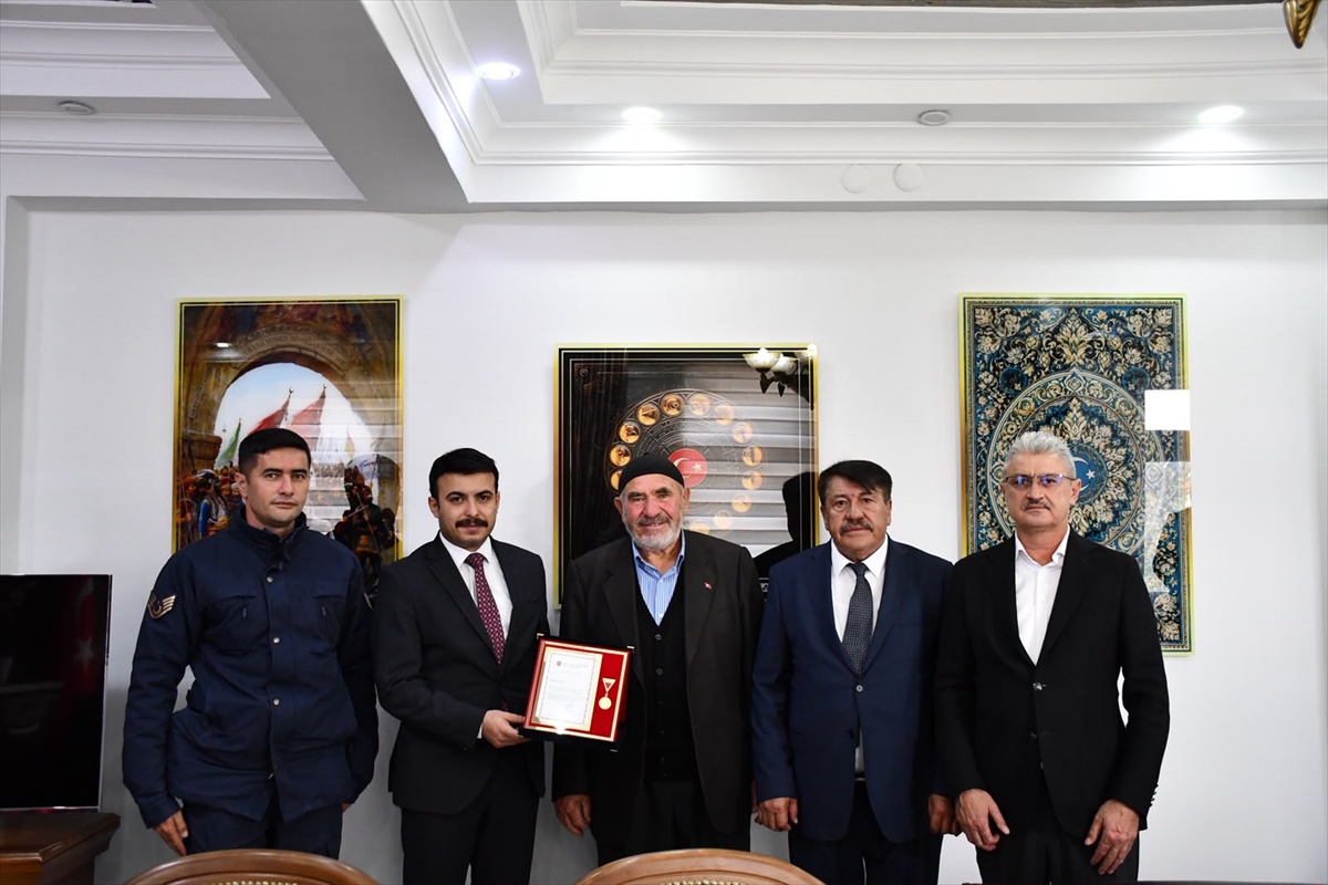 Yozgatlı 77 yaşındaki İbrahim Ertek, Keçiören'deki dükkanını TSKGV'ye bağışladı