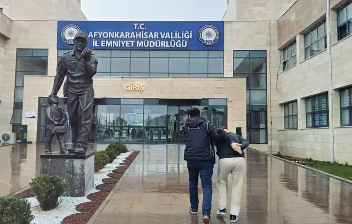 Gizli bölme bile kurtaramadı! FETÖ hükümlüsü evde yakalandı