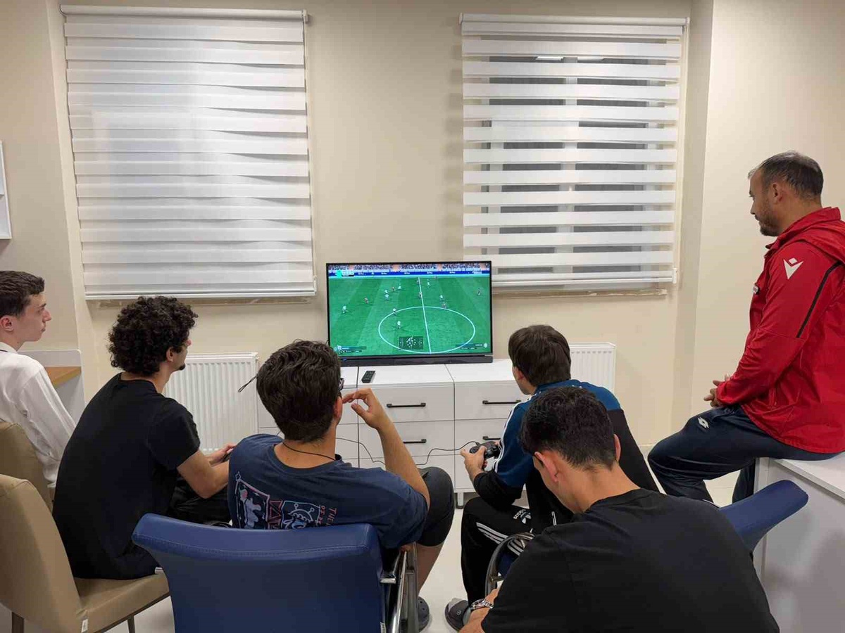 Akçakoca'da Amatör Spor Haftası'nda üniversiteliler konsol oyunlarıyla kaynaştı
