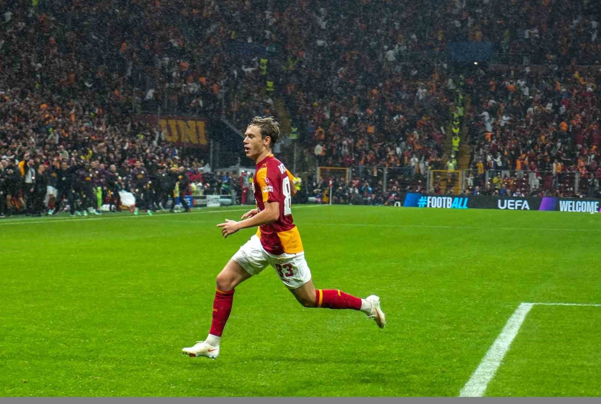 Aleksey Batrakov, Galatasaray formasıyla ilk golünü Barcelona'ya 28. dakikada attı