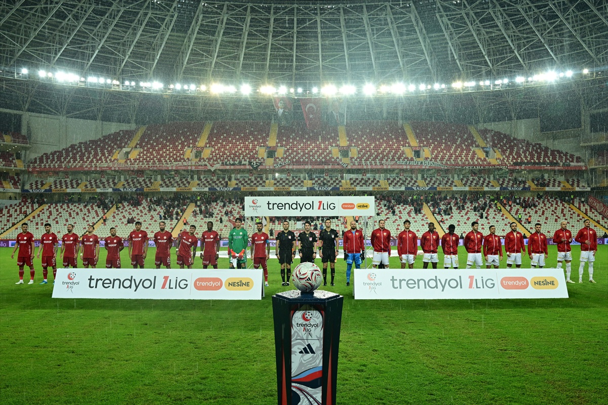 Antalyaspor, Kayserispor'a 4-0 yenildi; Özköylü hayal kırıklığı yaşadı