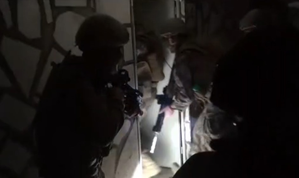 Aydın'da üç ilçede düzenlenen operasyonda 3 terör örgütü üyesinden 2'si tutuklandı