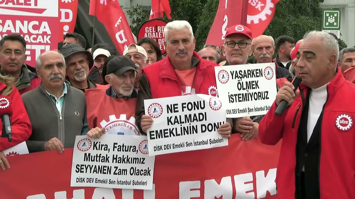 Bakırköy'de DİSK Genel Başkanı Çerkezoğlu, Halk TV kayyumuna tepki gösterdi