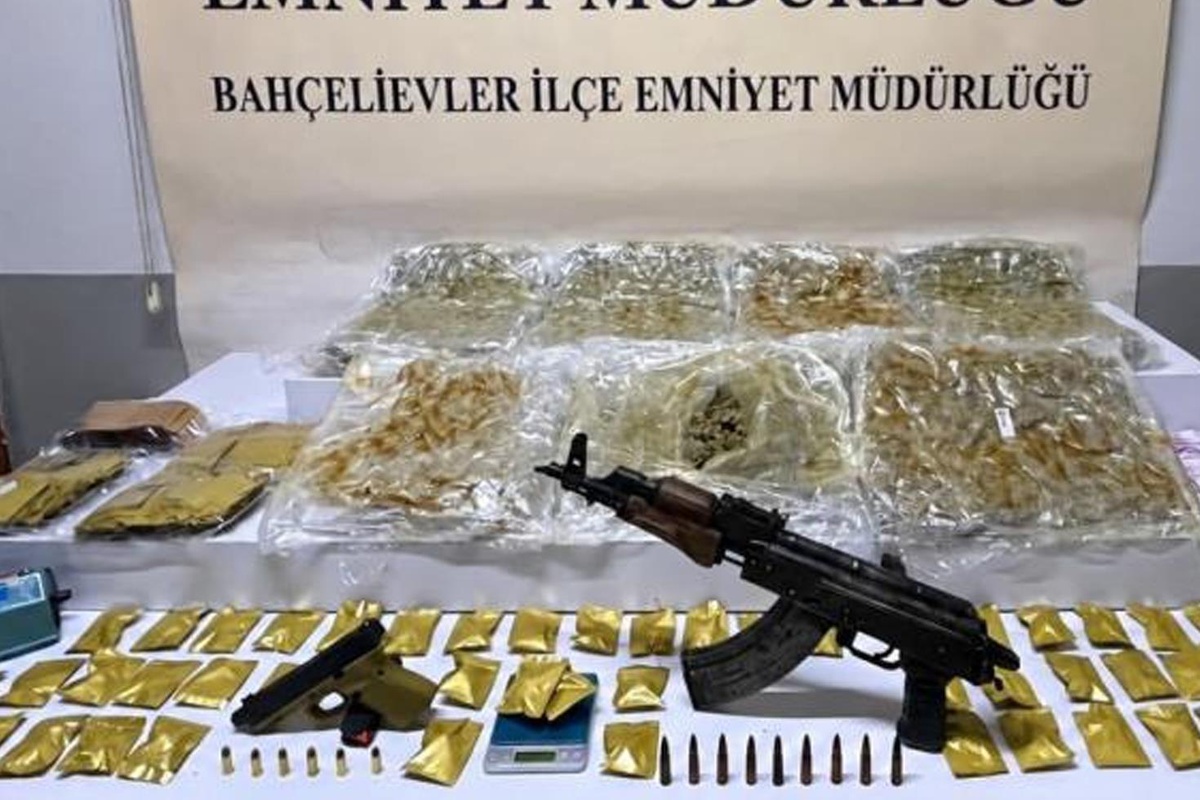 İki şüpheli de 19 yaşında! Evden bunlar çıktı, kalaşnikof bile var