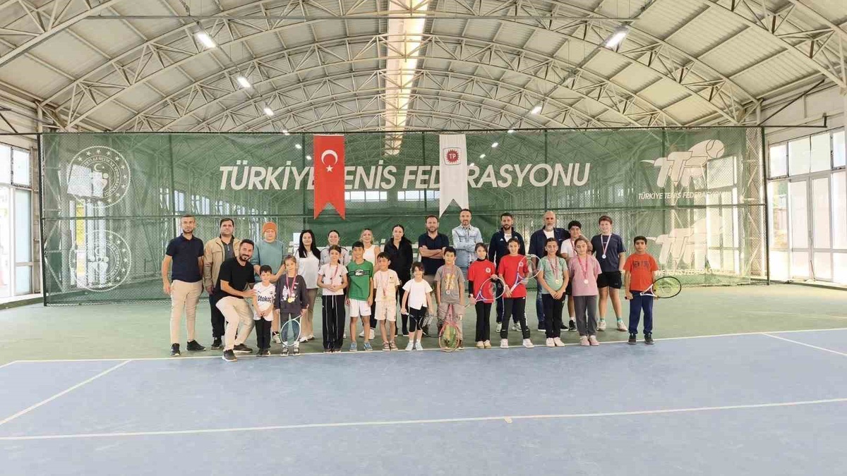Batman'da Amatör Spor Haftası tenis turnuvası 200 sporcunun katılımıyla sona erdi