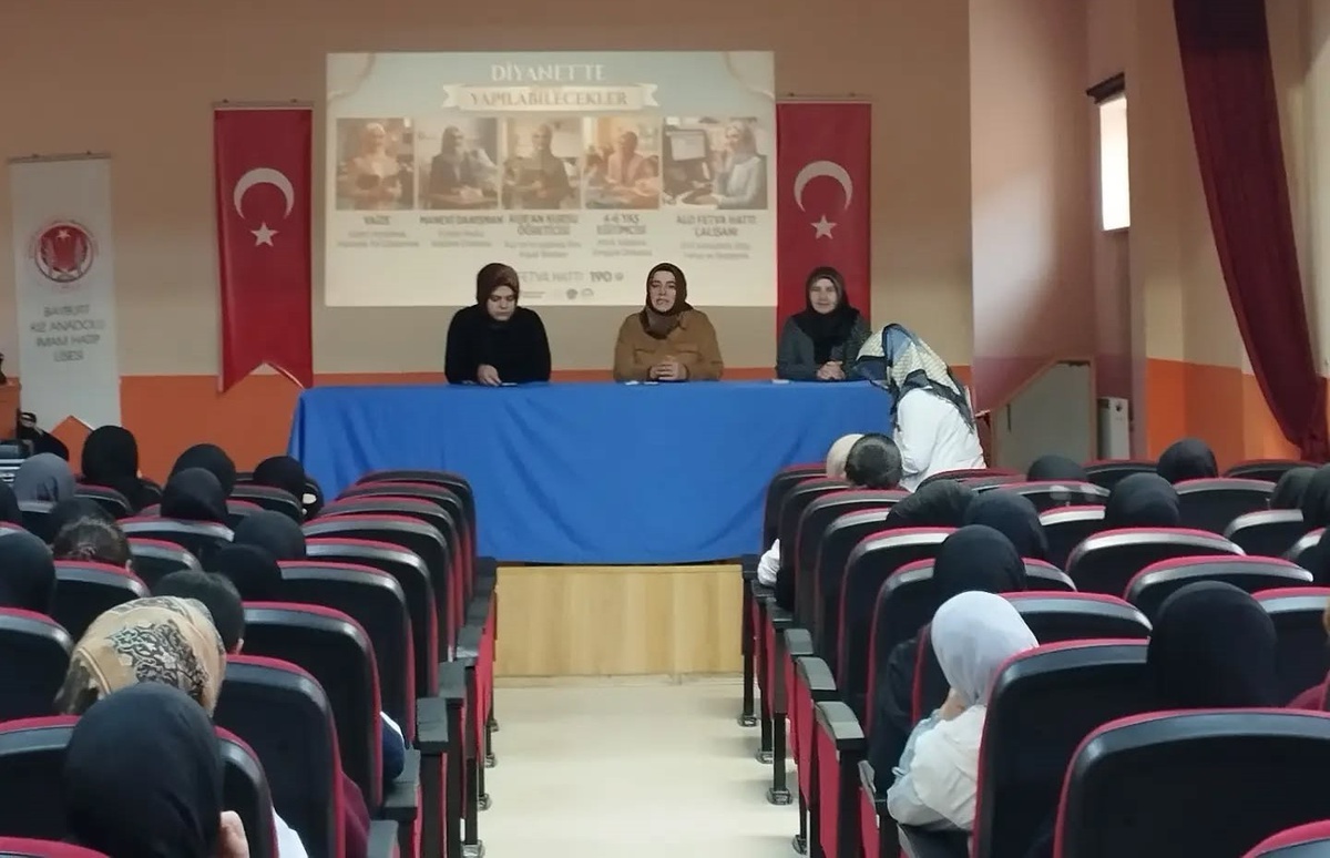 Bayburt Kız Anadolu İHL'de meslek tanıtımı ve YKS veli toplantısı yapıldı