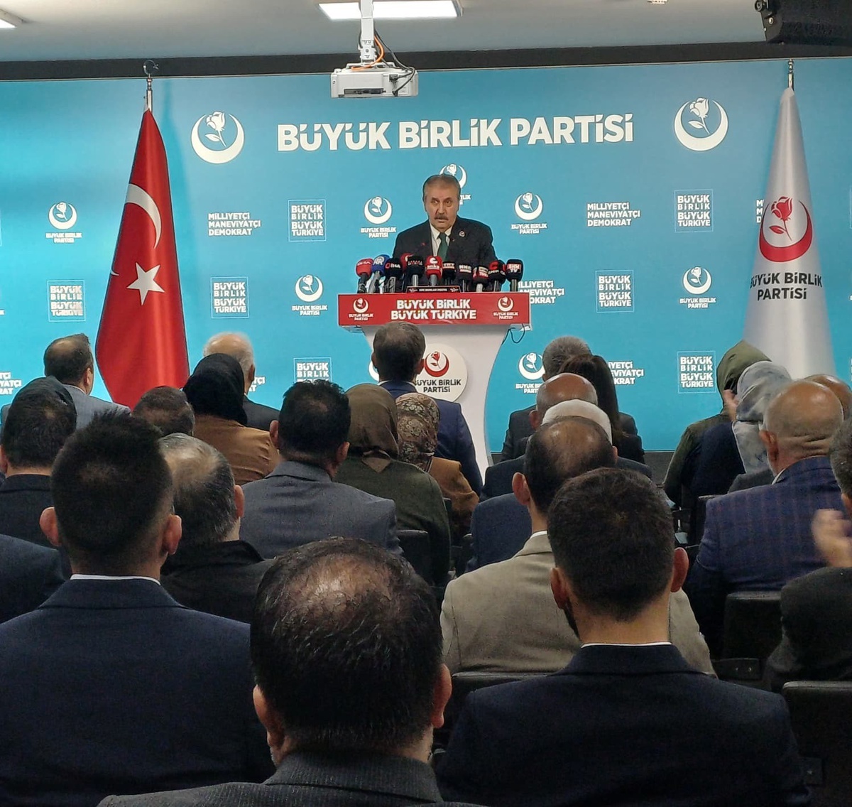 BBP Genel Başkanı Destici, '(PKK’nın kampları boşaltması) Şartsız, pazarlıksız, müzakeresiz silah bırakacak ve kendini feshedecek, bunun başka yolu yok'