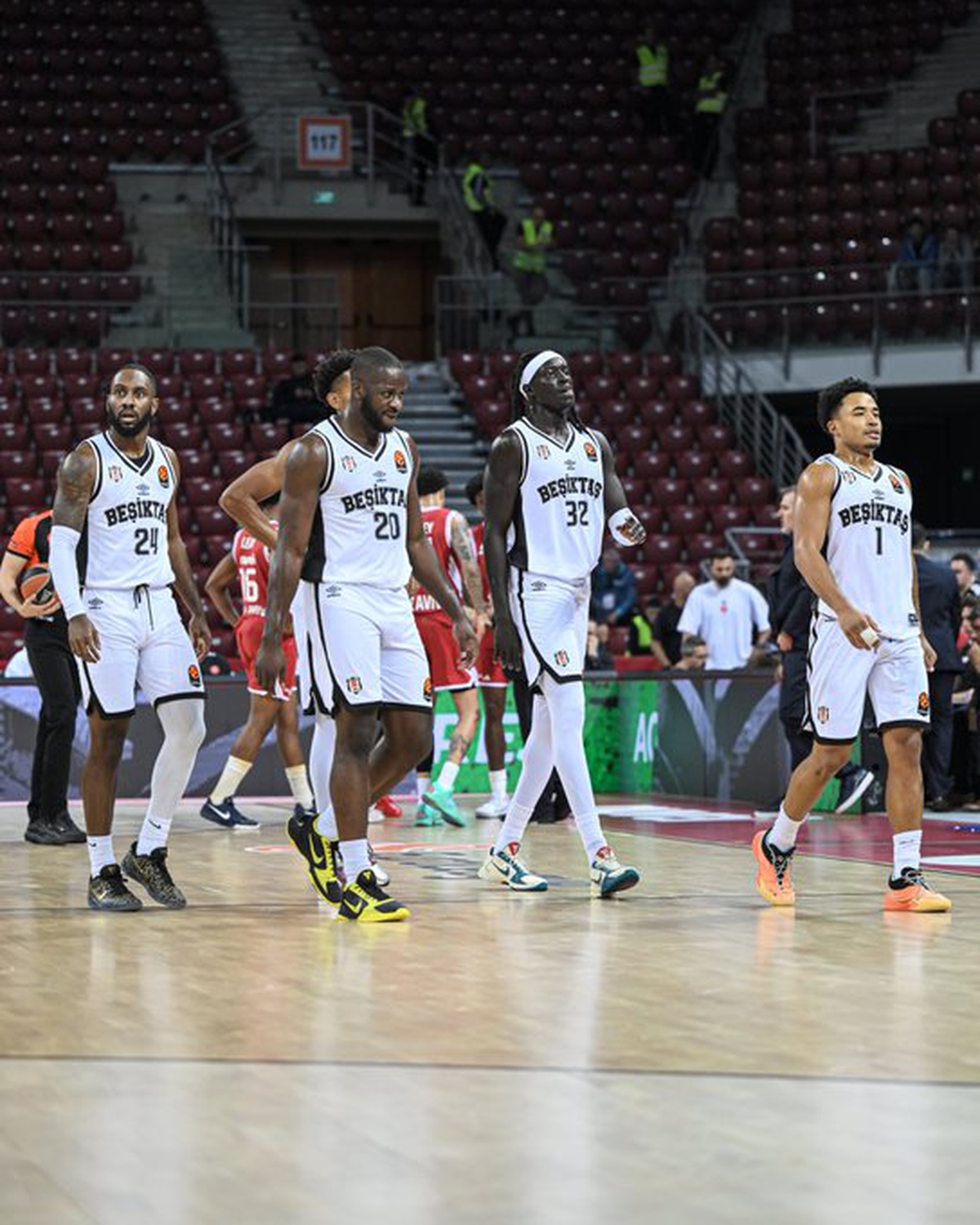 Beşiktaş, Euroleague'de Hapoel Tel Aviv'e deplasmanda 100-82 yenildi