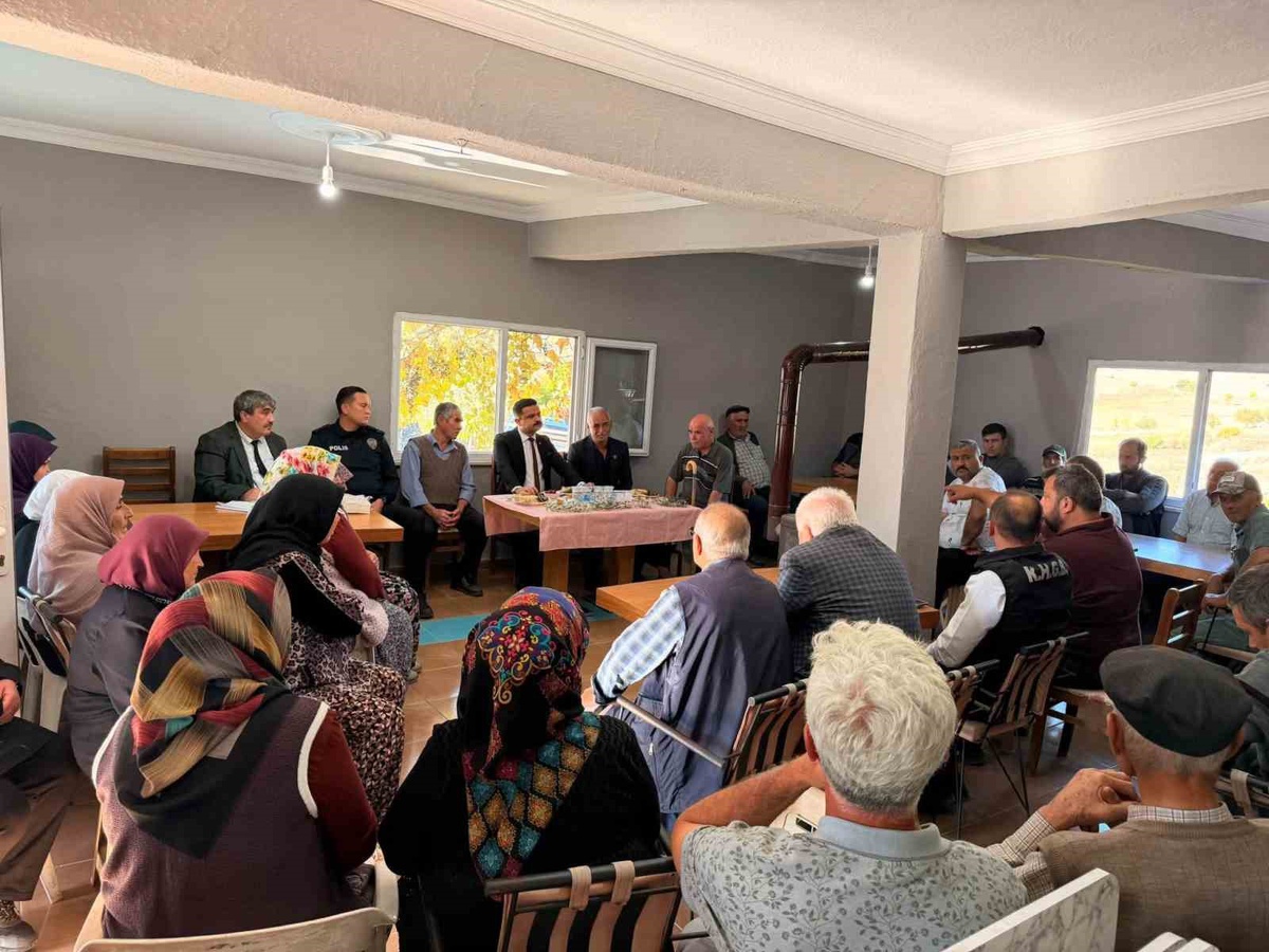 Bilecik Gölpazarı'nda Kaymakam Titiz, Demirhanlar ve Gemiciler'de talepleri dinledi